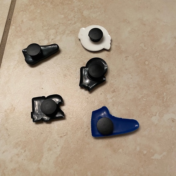 Bundle of Ten sets of Kobe Bryant Lakers Nike Basketball shoe Charms NEW IN PACK - Picture 3 of 4